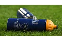 下品すぎる…相手GKに小便を飲ませようとしたファンの映像が話題に 画像