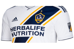 LAギャラクシー、2018新ホームユニフォームを発表！ 定番の「タスキ」を継続 画像