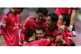 シャープがC大阪と契約、「これからはサッカーのことも勉強しないと」 画像