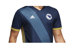 ボスニア・H代表、2018新ホームユニフォームは史上初のタスキ掛けに！ 画像