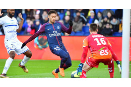 PSGネイマール、にくいゴール！DFをあざ笑う「悪魔のテク」で 画像