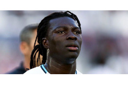 長友もヒヤリ…ガラタサライFWゴミス、試合中に突如倒れる 画像