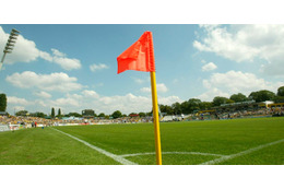 仰天！なんとコーナーフラッグを「武器化」！若手選手の“武装”が話題 画像