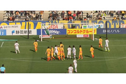 清水GK六反勇治、驚異の跳躍力で「スーバーセーブ」！野津田の超FKを 画像