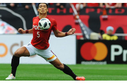 槙野智章の「色違いスパイク」、海外サイトでも取り上げられる 画像