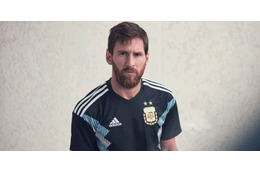 アルゼンチン代表、「1993」に触発されたW杯アウェイユニフォームを発表！ 画像