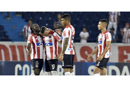 プスカシュ賞の候補？パラグアイ1部で「ヒール」を使った超ゴールが決まる 画像