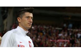 レヴァンドフスキ、ヘディング強すぎ…韓国から奪った強烈ゴールがこれだ 画像