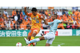 磐田と清水の両方に所属した、唯一の「現役Jリーガー」って誰か分かる？ 画像