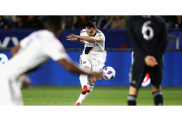 イブラヒモヴィッチ、今度は「強烈ミドル」でビビらせる！MLSの2戦目で 画像