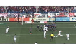 一流同士の真剣勝負！ポドルスキvs東口順昭、「FK」の攻防がアツかった 画像