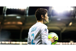 “誕生日ゴール“の酒井宏樹、ロッカールームでの仲間からの祝福が微笑ましい 画像