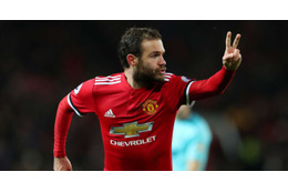 サッカー界で最もイイ人！マタ、なんと「裏方さんの洗濯」を手伝う 画像