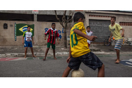 これが、サッカー王国ブラジル！素人おじさんの足技がすげぇぞ 画像