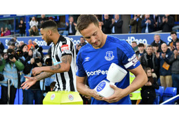 エヴァートン主将はなぜ「機械」を持って入場したのか 画像