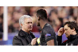 スタメン落ちの原因？モウリーニョ、ポグバの「握手」に激怒か 画像