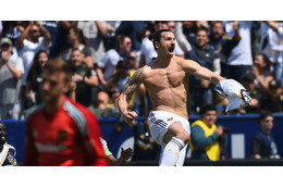 イブラヒモヴィッチ、MLSデビュー戦で神になる！「伝説的2ゴール」を見逃すな 画像