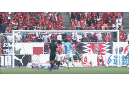 磐田GKカミンスキ、浦和に立ちはだかる！「左手一本」での超セーブを見逃すな 画像