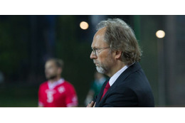 フェイクニュースのせいで？サッカー代表監督が解雇される 画像