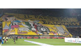 インテルファンが掲げた、痛烈すぎる「ピノキオ」の超巨大フラッグって？ 画像