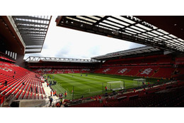 誇らしい！日本人がアンフィールドでハーフタイム中に表彰される 画像