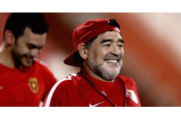 さらに仰天…辞任から3日で再就任のマラドーナ、結局辞任 画像