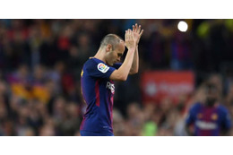 ジダン、いい人だ！去るイニエスタをハグするために5分も待つ 画像