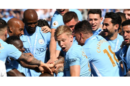 コントか！シティの21歳若手、優勝セレモニーで大事なトロフィー落とす 画像