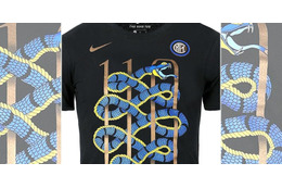 インテル、「青い大蛇」が絡みつく110周年記念Tシャツが登場！ 画像