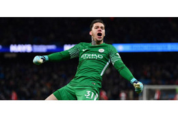 シティGKエデルソン、ギネス記録を樹立！「×××」で70m超え 画像