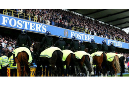 こんな大人になりたい！小児ガンの女の子のため…宿敵チームのファンが“走る” 画像