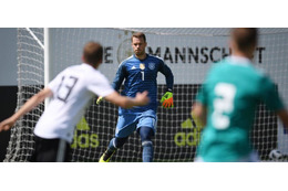 ノイアー、ついに実戦復帰！練習試合でやった「BIGセーブ」が凄かった… 画像