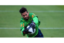 そんなのあり？アリソン、GKなのにさらっと超スキルを見せる 画像