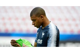 エンバッペ、味方のタックルで倒れ込む…直後の様子が激写されていた 画像