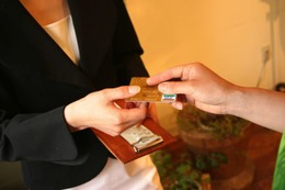 45歳主婦、リボ払い分100万円の借金返済が厳しい 画像