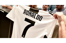ロナウドのユニフォーム、ユヴェントス移籍1日でなんと「52万枚売れる」！ 画像