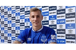 それはいいのか…エヴァートン加入のディーニュ、入れ墨が「ヤバイ」らしい 画像