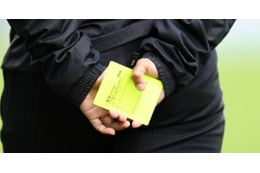 あってはならない誤審！枠外シュートがゴールと判定される…理由は「穴」 画像