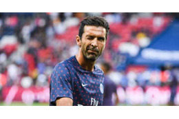 これはグッとくる！ブッフォン、盟友テュラムの息子と対戦してユニフォームを交換 画像