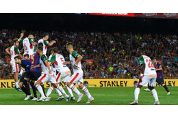 メッシ、開幕戦で超フリーキック！「壁の下」を射抜く超絶ゴールを見よ 画像