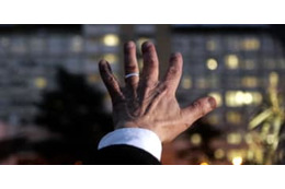 ありえない！結婚指輪が外れなかったサッカー選手、急遽スタメン外される 画像