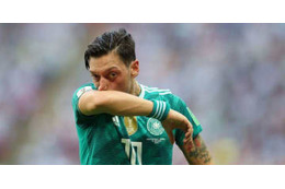 バイエルン会長、また代表引退のエジルをボロクソ批判！「忌々しい過大評価」 画像