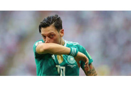 「偽善的な議論だ」クロップ監督、代表引退のエジルを擁護 画像