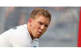 「巨大スクリーン」での指導が隠し撮り…31歳監督の練習がまた話題に 画像