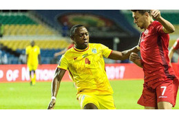 左手切断からプロ選手に復帰！ジンバブエ代表DFの「生き様」が感動を呼ぶ 画像