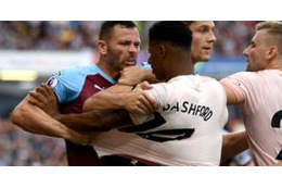 ラッシュフォード、元ユナイテッドDFとのバトルで一発退場！動画で見る 画像