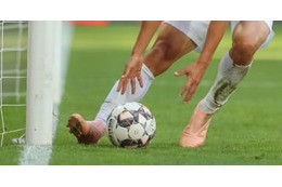 元J戦士も見た！「倒れた選手が味方の決定機を阻止しちゃう」仰天珍プレー 画像