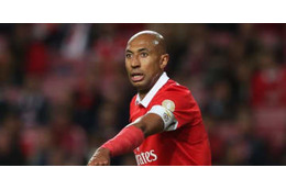 ベンフィカの生ける伝説、ルイゾンが現役引退！「巨大ユニ」でお別れ 画像