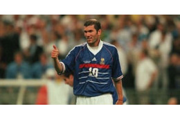 これはファン垂涎…！ジダンの「W杯優勝ユニ」（※未洗濯）が売られるぞ 画像