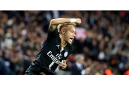 「超FK」2発、ネイマールのハットトリックを見よ！9年ぶりの快挙だ 画像